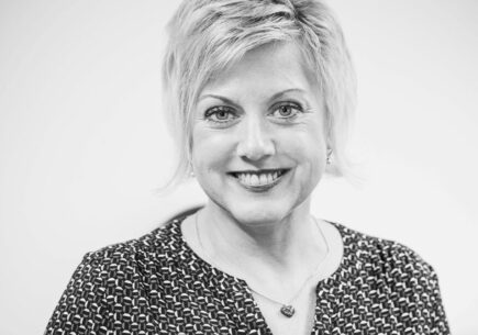 Profilbild von Martina Deutz in schwarz-weiß